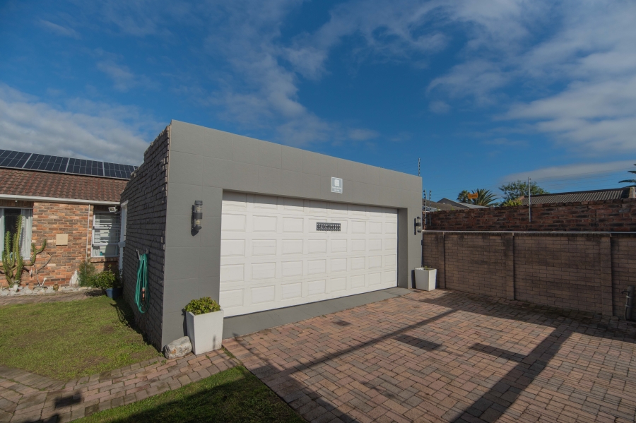 6 Bedroom Property for Sale in Sherwood Eastern Cape